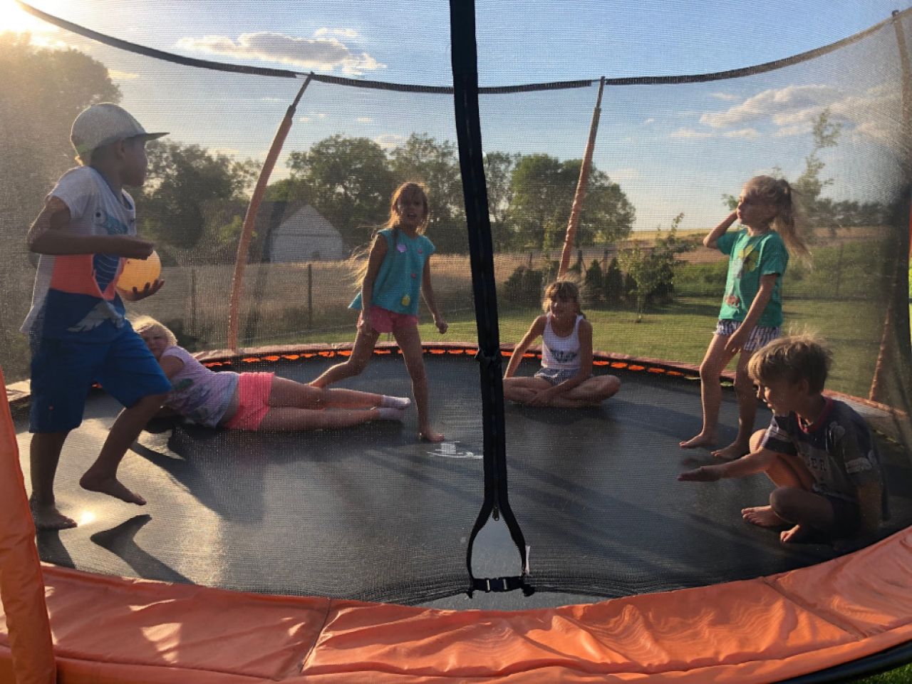 Jak wybrać trampolinę dla dziecka?