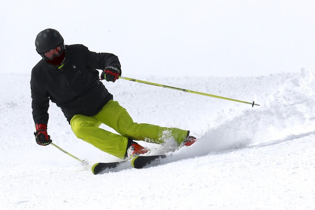 Jak zadbać o specjalistyczną odzież w sezonie narciarskim?