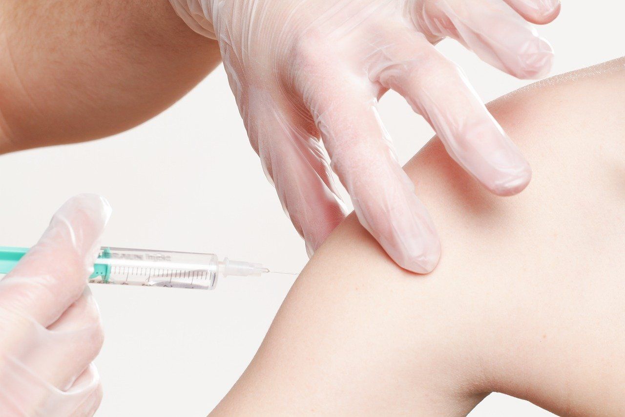 Czy ozdrowieńcy po COVID - 19 powinni się szczepić?