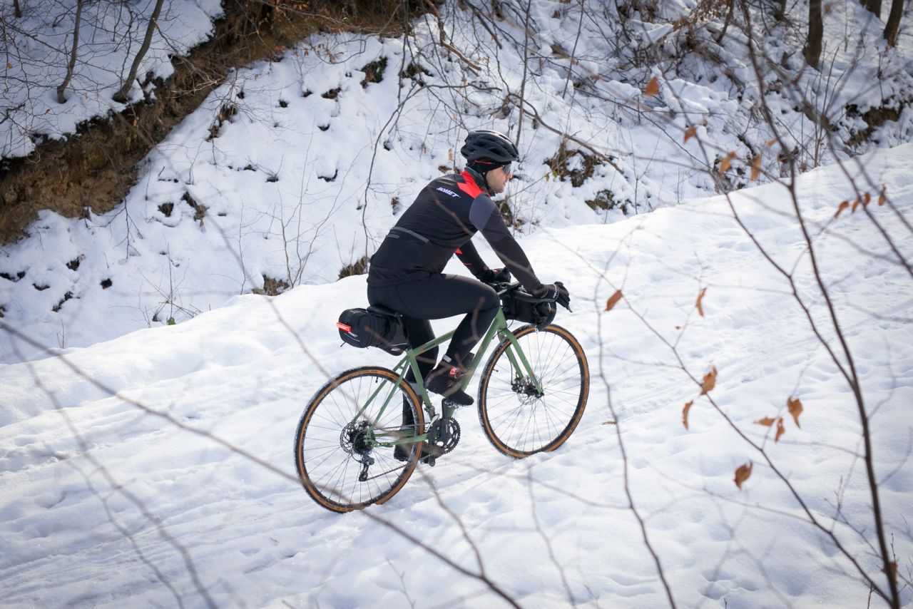 Aż 23% Polaków jeździ rowerem także zimą