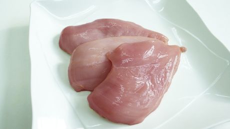 Na Twoim filecie z kurczaka widzisz białe pręgi? Mają wpływ na jego wartość odżywczą