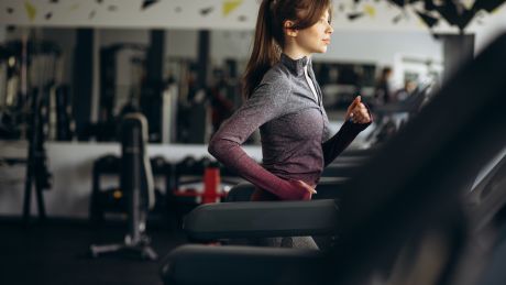 Kobiecy styl na siłowni - jak się ubrać na trening?