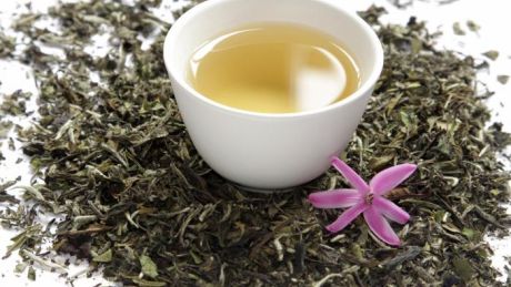 Czy biała herbata jest zdrowsza od czarnej?