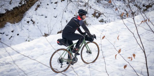 Aż 23% Polaków jeździ rowerem także zimą